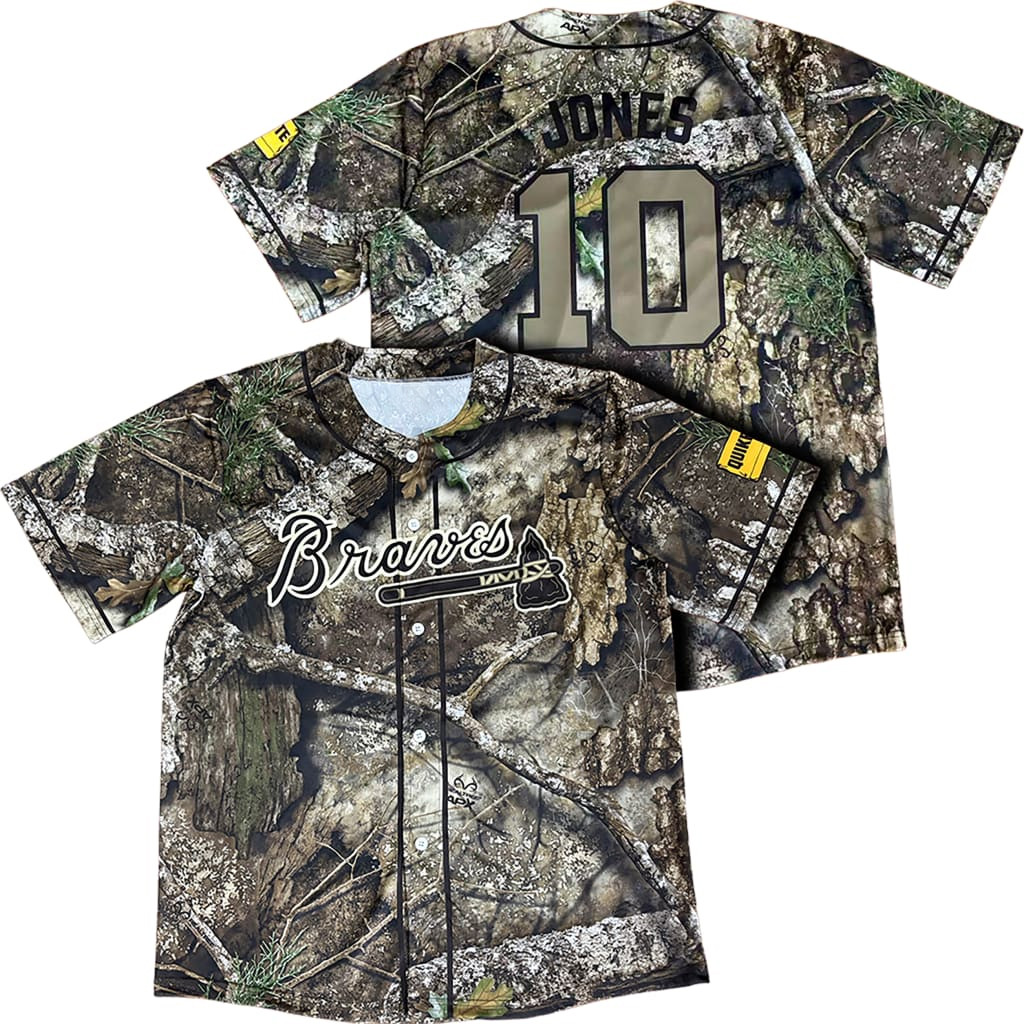 #10 Chipper Jones Jersey Shirt Atlanta Braves Hunting And Fishing Night 2026 Baseball Jersey 1 - Unicasport #10 Chipper Jones Jersey Shirt Atlanta Braves Hunting And Fishing Night 2026 Baseball Jersey