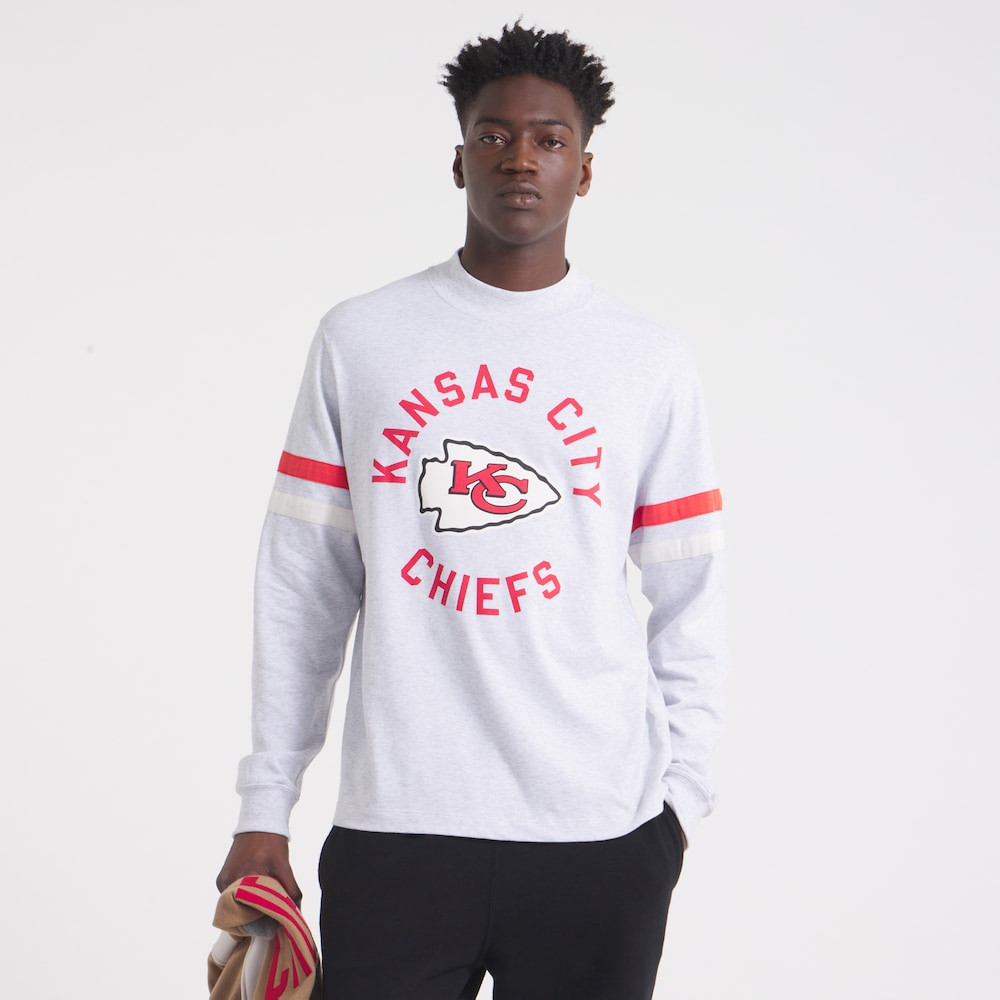 Kansas City Chiefs Merch - Men's x Todd Snyder Premium Jersey Mock Neck Tee, Heather Gray 1 - Unicasport Kansas City Chiefs Merch - Men's x Todd Snyder Premium Jersey Mock Neck Tee, Heather Gray