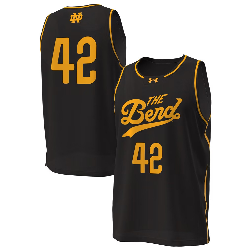 Notre Dame Fighting Irish Merch 2026 Under Armour #42 Fighting Irish The Bend Replica Jersey Black 1 - Unicasport Notre Dame Fighting Irish Merch 2026 Under Armour #42 Fighting Irish The Bend Replica Jersey Black