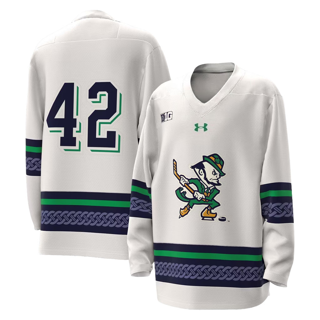 Notre Dame Fighting Irish Merch Under Armour '42 Fighting Irish Alternate Leprechaun Hockey Jersey 1 - Unicasport Notre Dame Fighting Irish Merch Under Armour '42 Fighting Irish Alternate Leprechaun Hockey Jersey