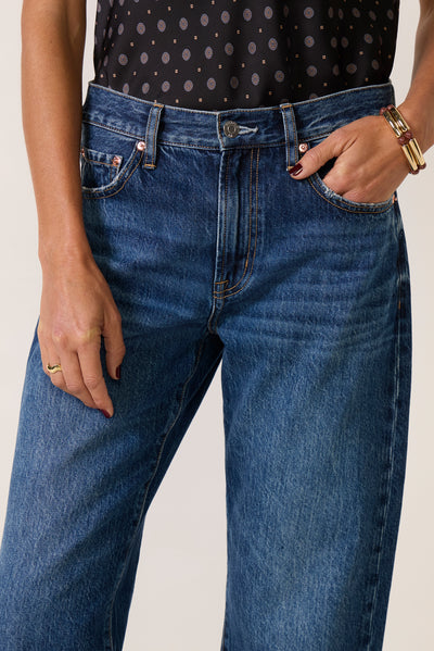 Velora straight leg denim jeans in a casual everyday fit