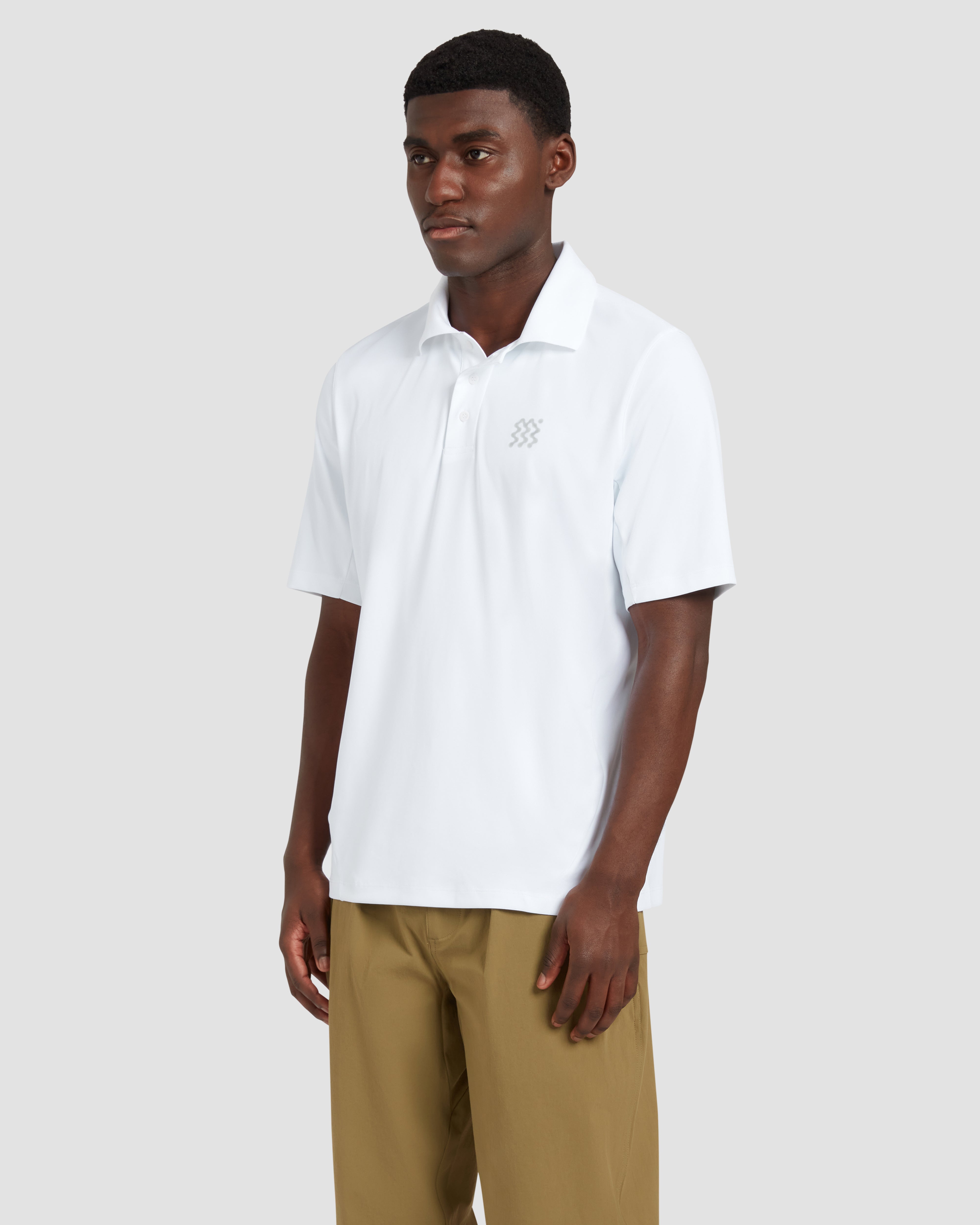 Jolidee White Course Polo designed for professional performance during the 2026 golf season 5 image 1 WDfP0