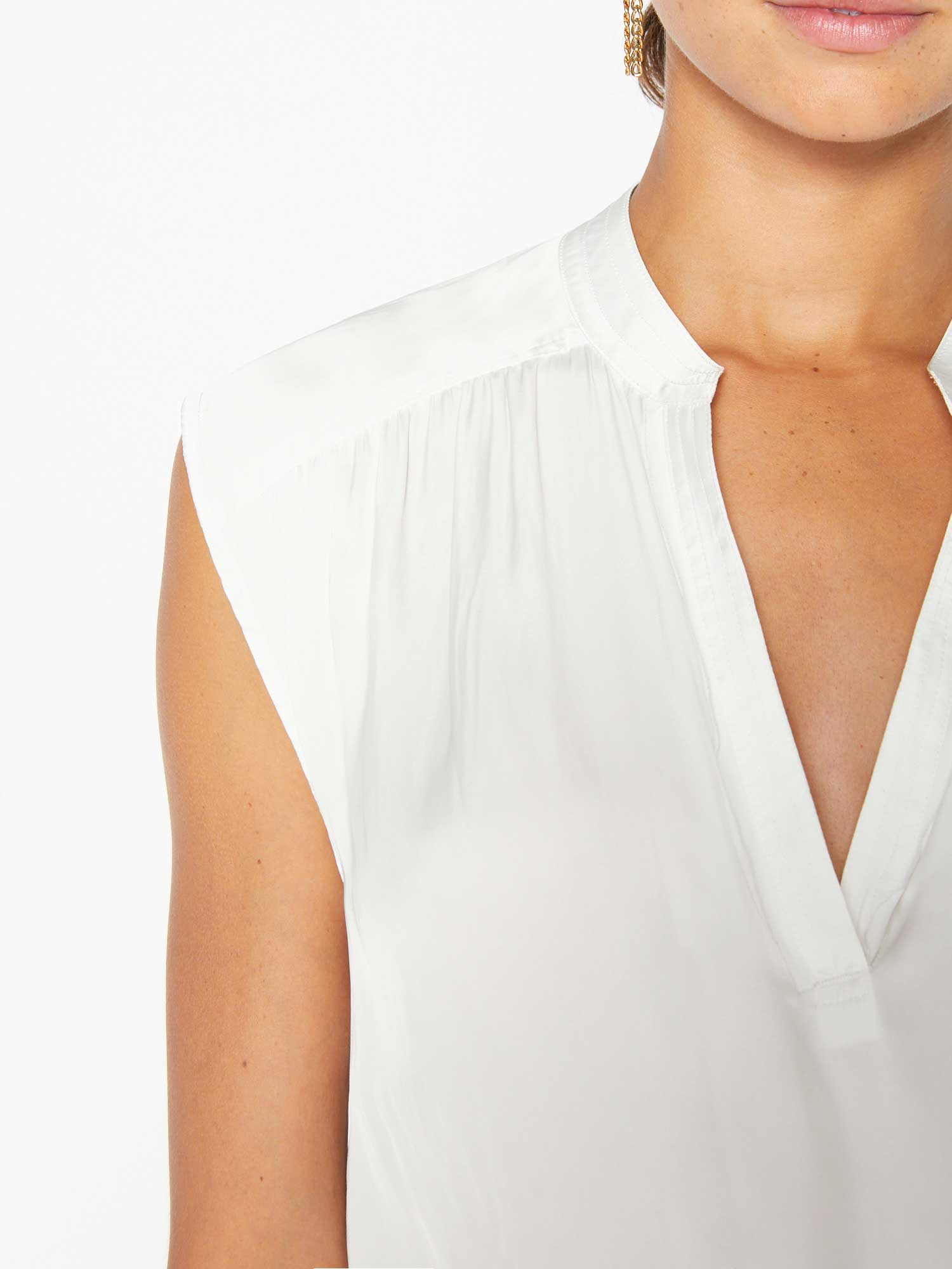 iPage Madsen Sleeveless Lightweight Summer Top for Women - Image 3