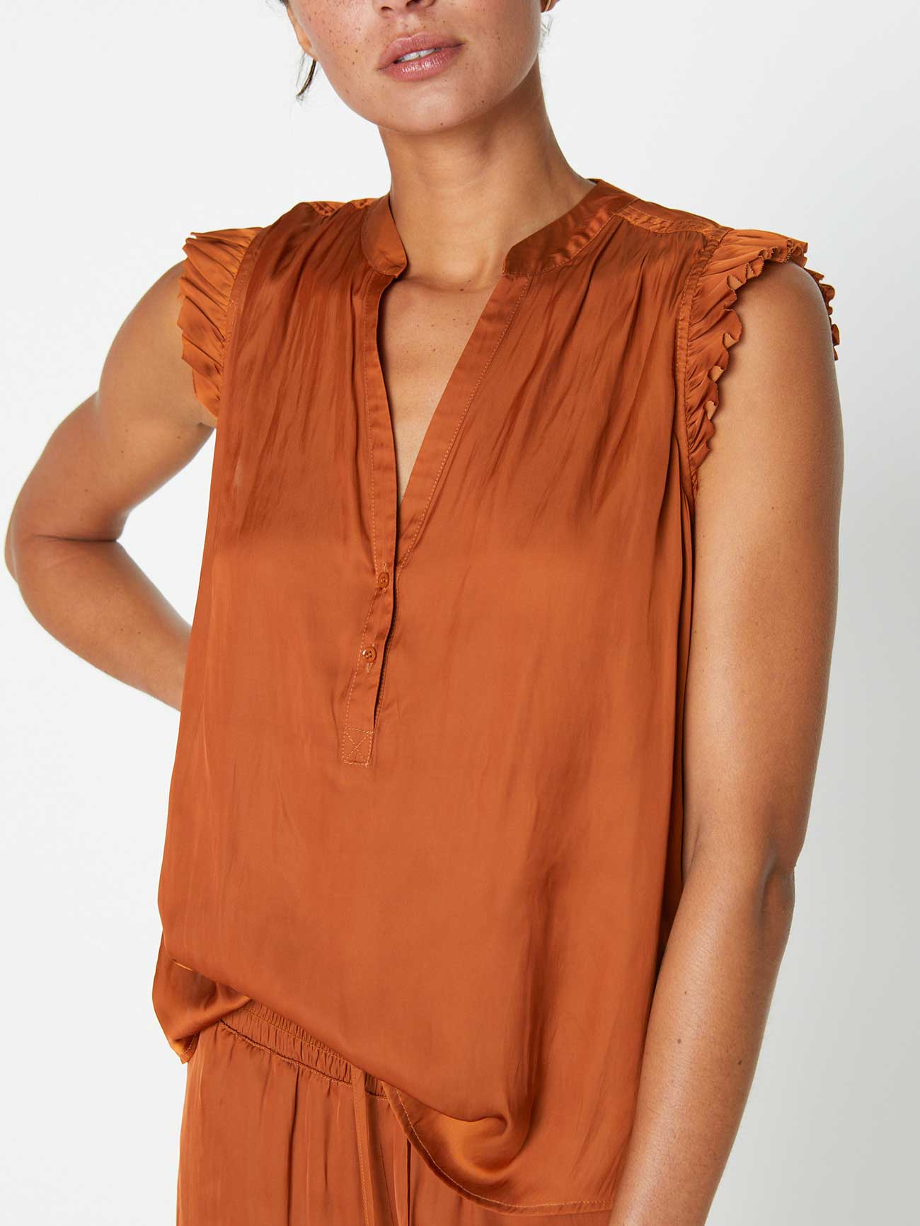 iPage Romare Sleeveless Office Casual Popover Top for Women - Image 3