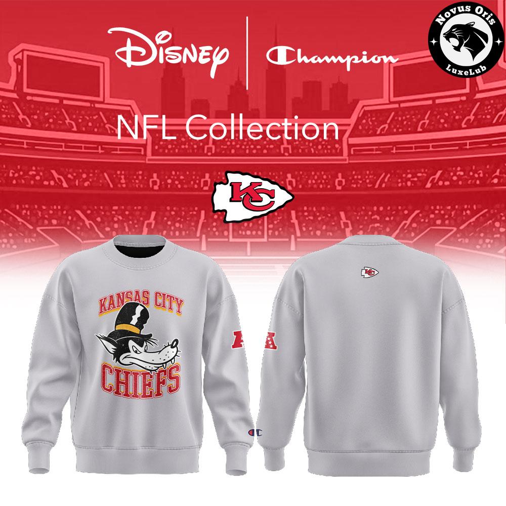 Kansas City Chiefs x Disney Champion NFL Main Character Energy Sweatshirt 1 - Unicasport Kansas City Chiefs x Disney Champion NFL Main Character Energy Sweatshirt