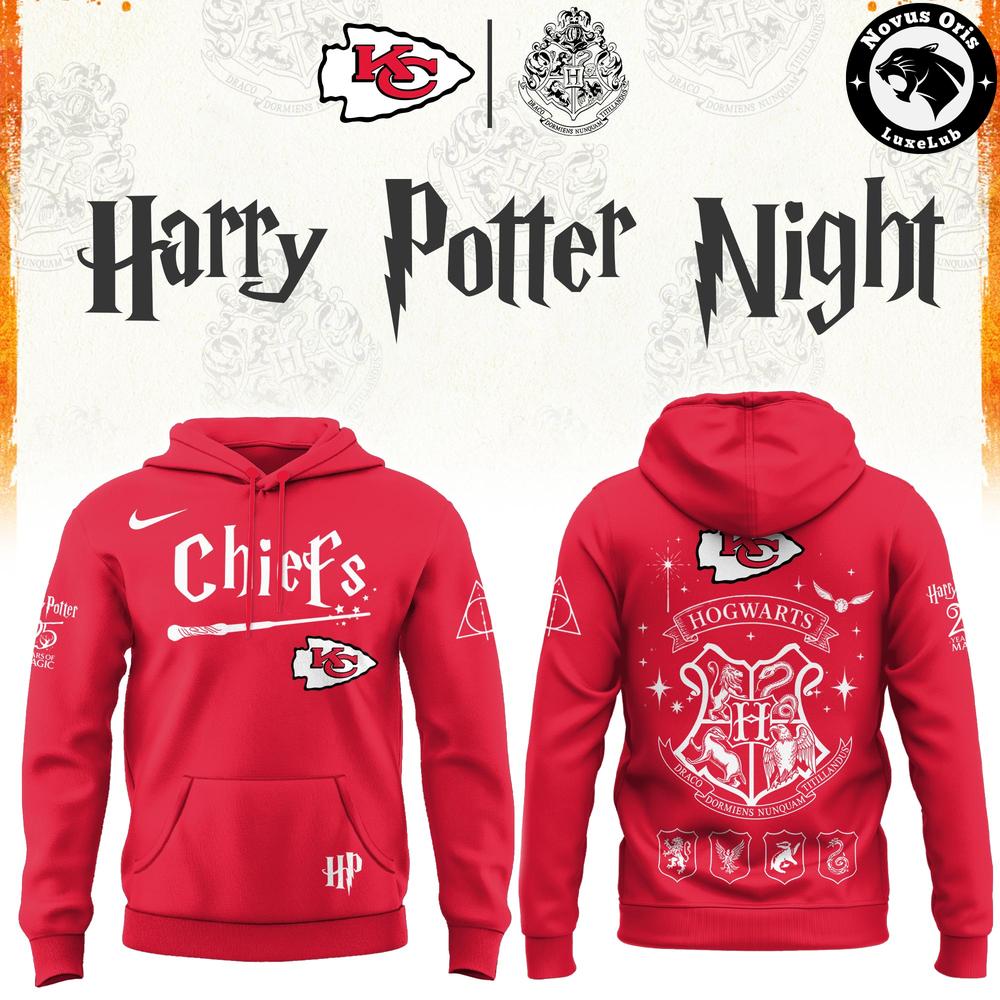 Kansas City Chiefs x Harry Potter Night 2026 Pullover Hoodie 1 - Unicasport Kansas City Chiefs x Harry Potter Night 2026 Pullover Hoodie