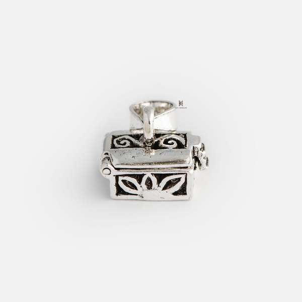 SNEEBER LOCKET SQUARE PATTERSNEEBER BOX