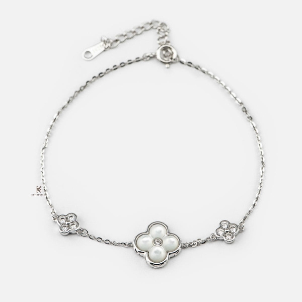 SNEEBER SINGLE CLOVER MOTHER OF PEARL AND DOUBLE CLOVER GEM