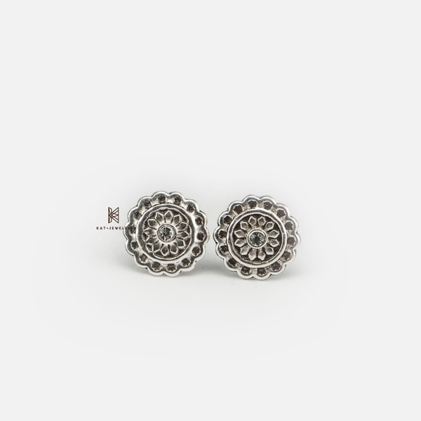 SNEEBER STUDBIG OXIDIZE FLOWER SINGLE GEM