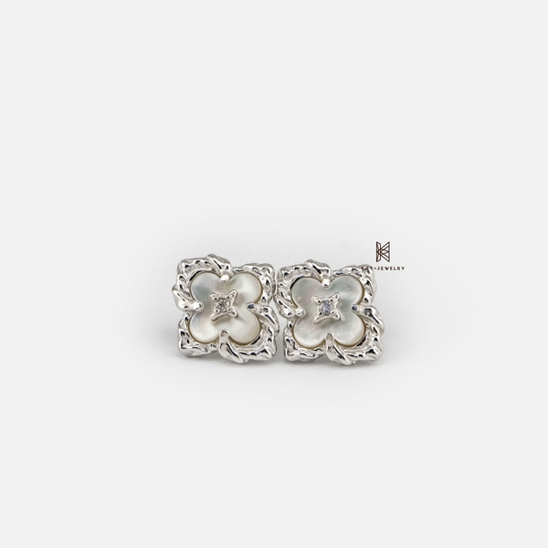 SNEEBER STUDBIG SQUARE CLOVER FLOWER MOTHER OF PEARL