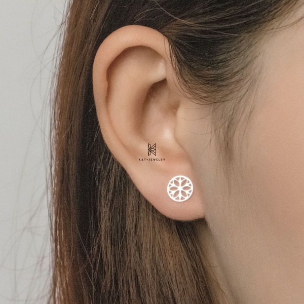 SNEEBER STUDCIRCLE FLOWER SLEEK