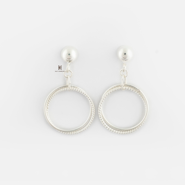 SNEEBER STUDDOUBLE CIRCLE TWIST AND WHITE