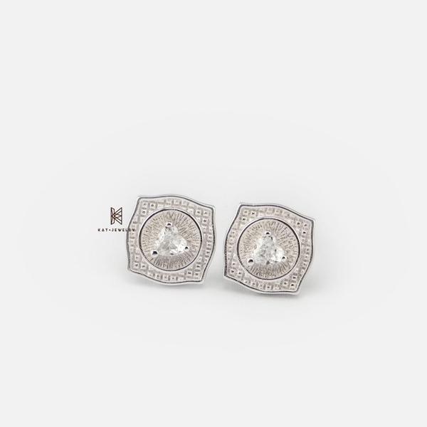 SNEEBER STUDHEART GEM IN CIRCLE IN SQUARE