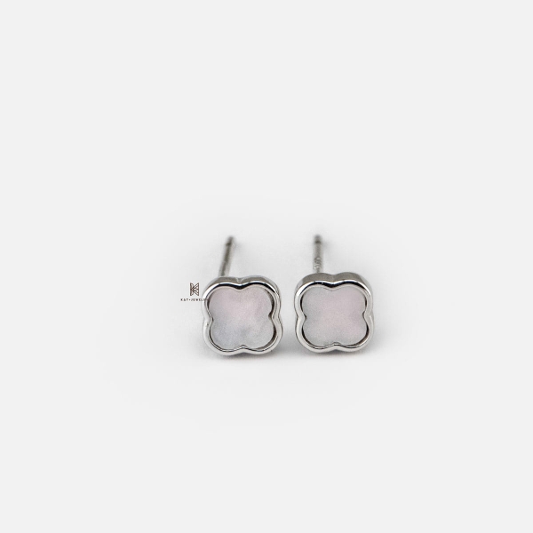 SNEEBER STUDSPECIAL CLOVER MOTHER OF PEARL