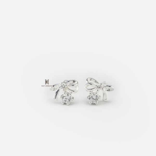 SNEEBER STUDTIE BOW AND 6 PRONGS
