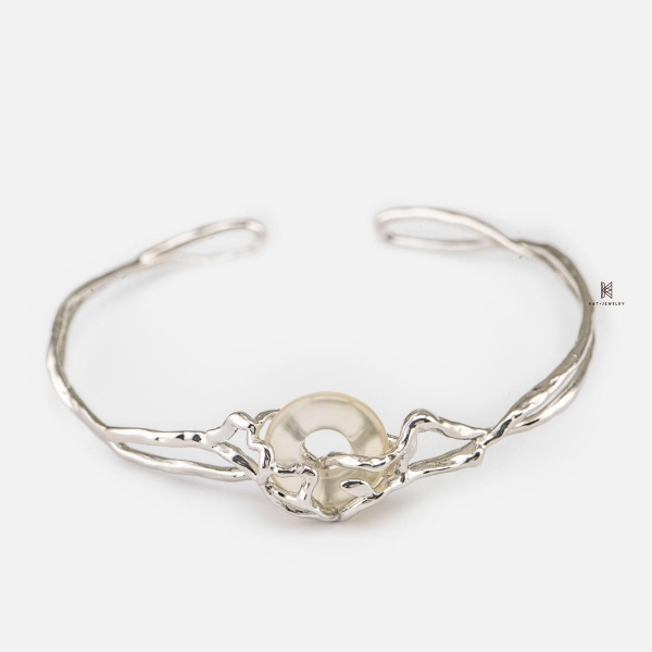 SNEEBER WIRE ART HUG CIRCLE STONE
